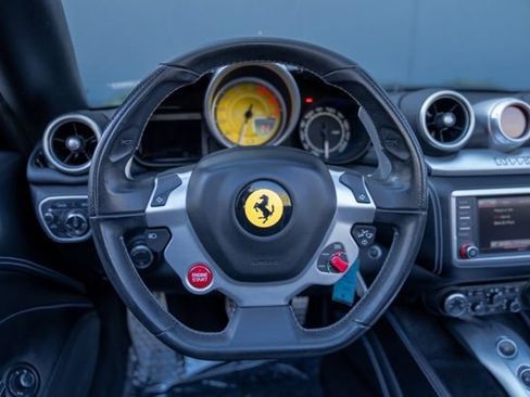 Used 2016 Ferrari California T RWD image 48
