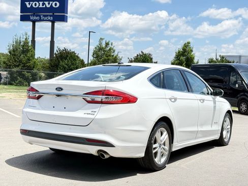 Used 2018 Ford Fusion SE w/ Equipment Group 602A FWD image 7