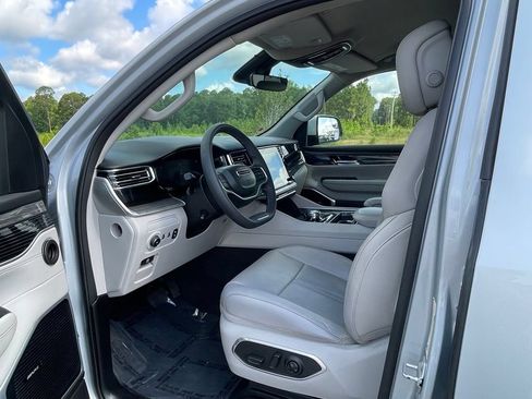Used 2022 Jeep Wagoneer Series II RWD image 42