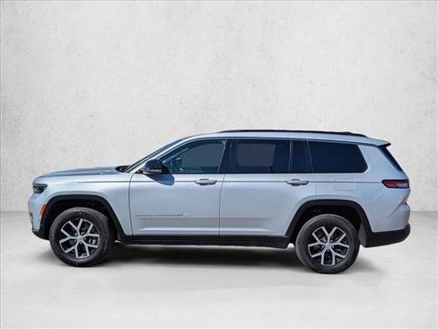 Used 2024 Jeep Grand Cherokee L Limited w/ Luxury Tech Group II image 9