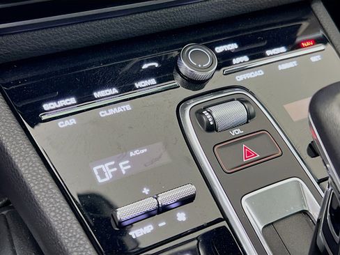 Used 2022 Porsche Cayenne Platinum Edition w/ Premium Package Plus image 16