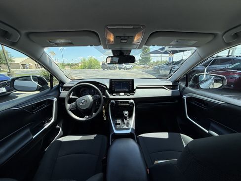 Used 2020 Toyota RAV4 LE FWD image 20
