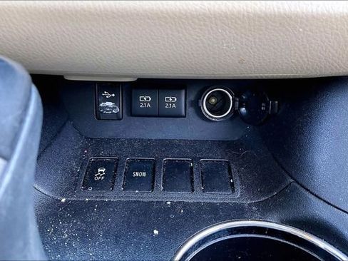 Used 2017 Toyota Highlander FWD V6 image 33