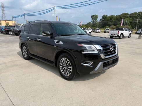 Used 2021 Nissan Armada SV w/ SV Appearance Package RWD image 4