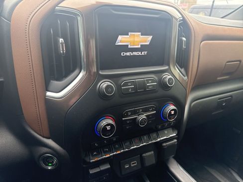 Used 2021 Chevrolet Silverado 1500 High Country w/ Technology Package image 13