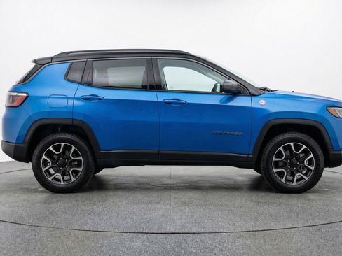 Used 2025 Jeep Compass Trailhawk image 11