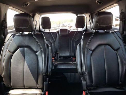 Used 2025 Chrysler Pacifica Select FWD image 20