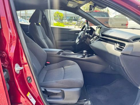 Used 2018 Toyota C-HR XLE FWD image 23