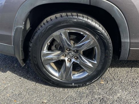 Used 2019 Toyota Highlander AWD V6 image 7