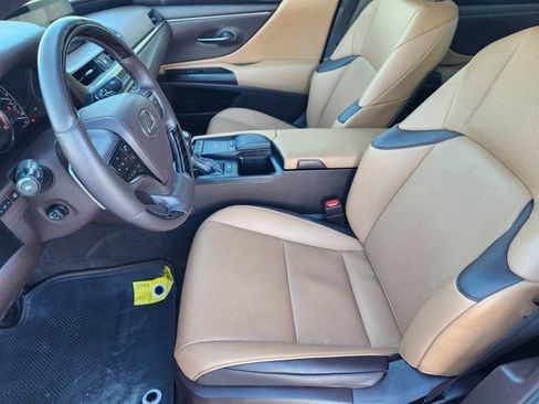 Used 2019 Lexus ES 350 image 4
