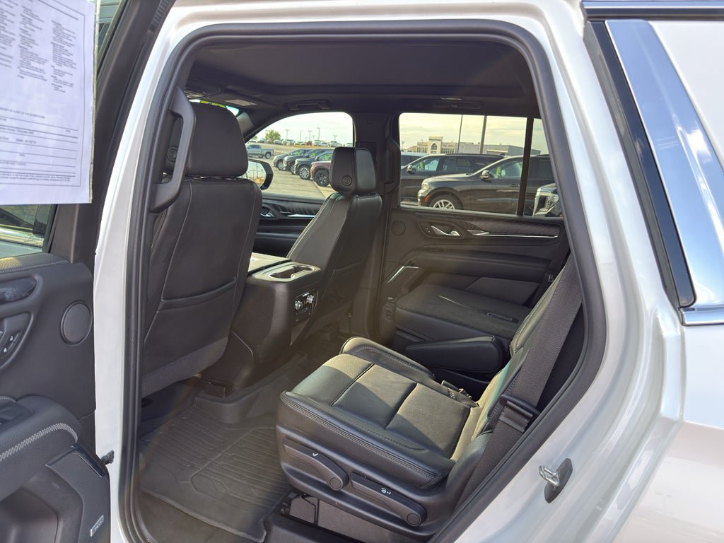 Used 2023 GMC Yukon Denali AWD/4WD image 17