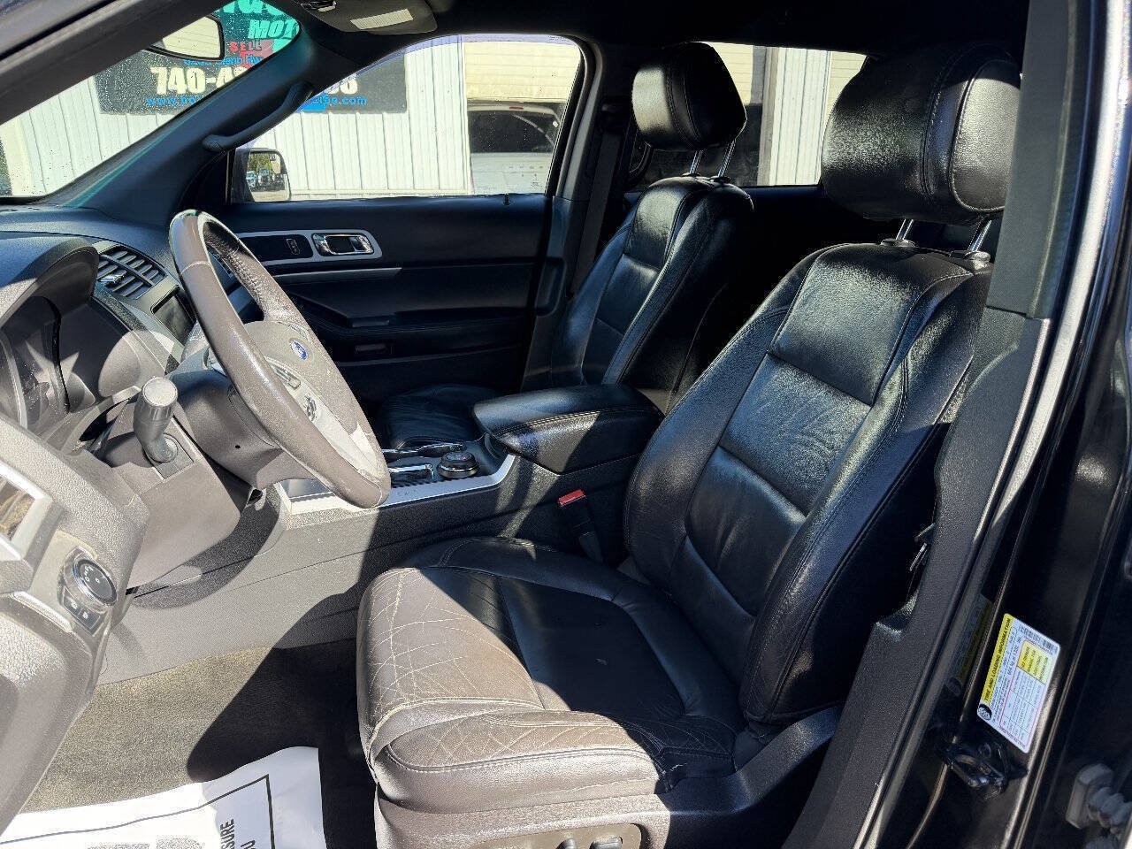 Used 2015 Ford Explorer XLT w/ Equipment Group 202A AWD/4WD image 12