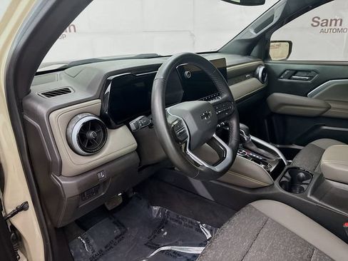 Used 2024 Chevrolet Colorado ZR2 w/ Technology Package AWD/4WD image 9
