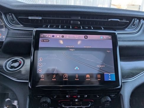 Used 2024 Jeep Grand Cherokee Limited w/ Luxury Tech Group II image 4