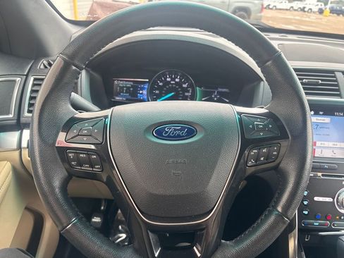 Used 2017 Ford Explorer Limited image 19