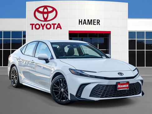 New 2026 Toyota Camry SE FWD image 1