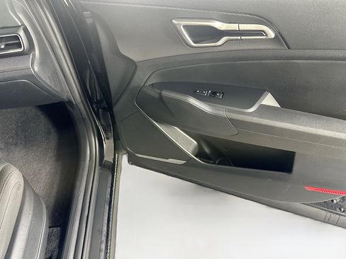 Used 2025 Kia Sportage LX image 30