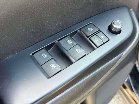 Used 2018 Toyota Highlander Plus AWD/4WD image 17