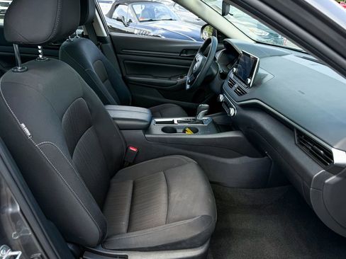 Certified 2025 Nissan Altima 2.5 S FWD image 9