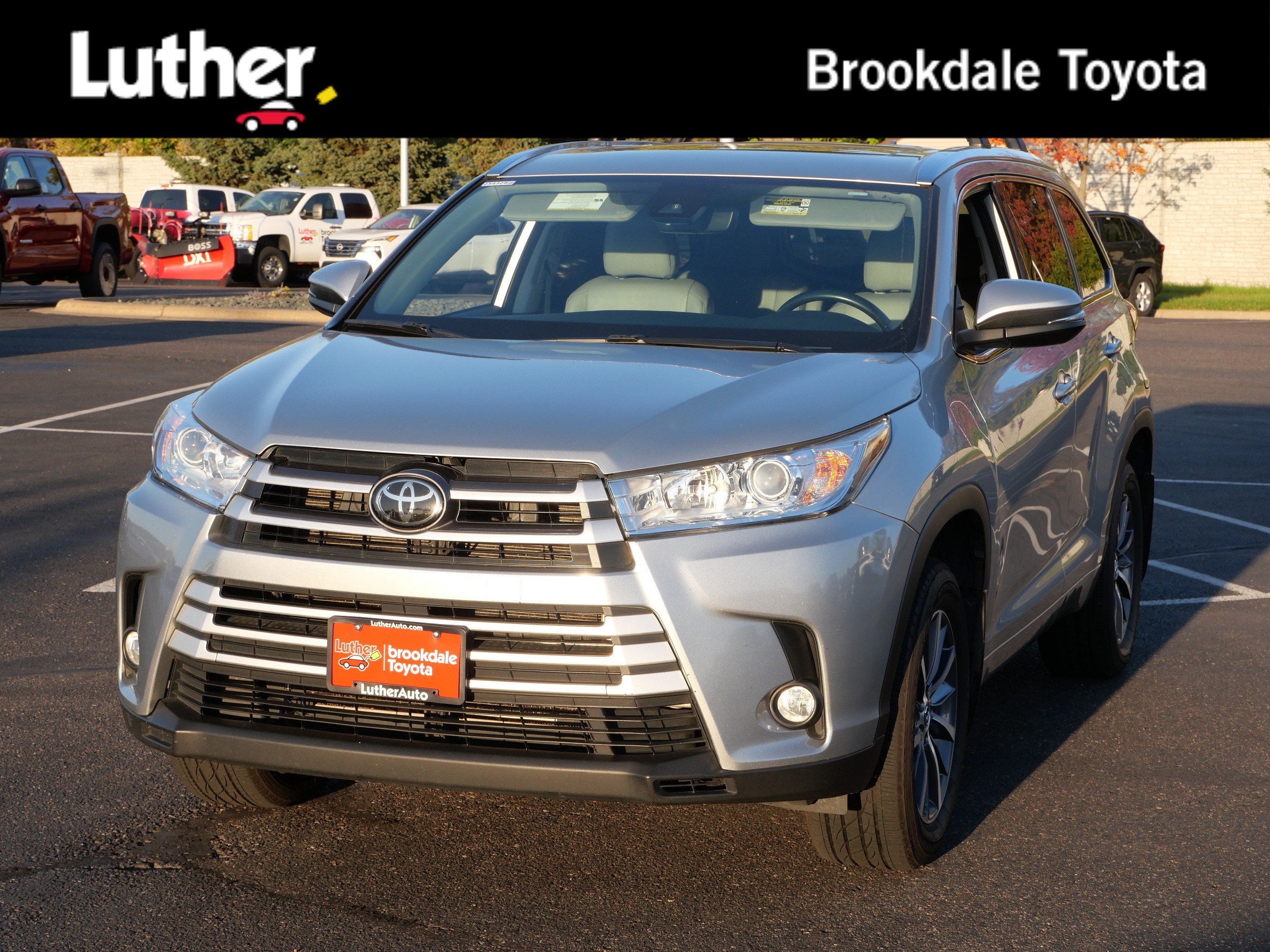Certified 2018 Toyota Highlander XLE w/ Carpet Mat Package (TMS) AWD/4WD image 1