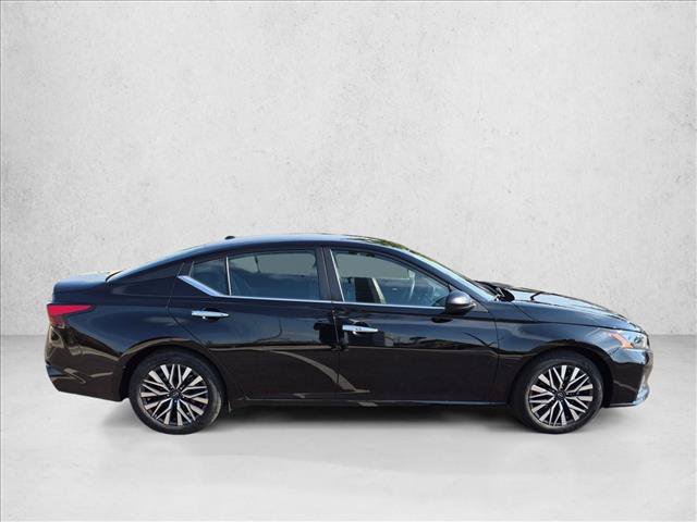Used 2025 Nissan Altima 2.5 SV FWD image 4
