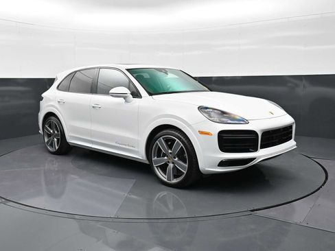 Used 2021 Porsche Cayenne Turbo image 3