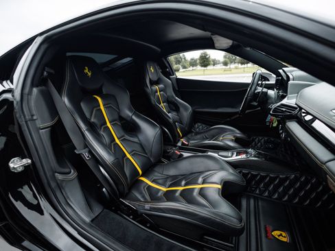 Used 2012 Ferrari 458 Italia Coupe RWD image 56