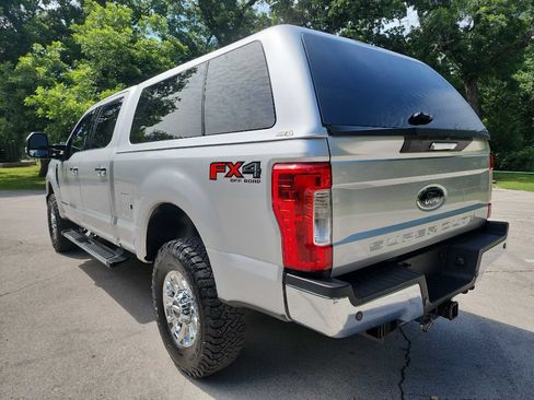 Used 2018 Ford F250 XLT w/ XLT Premium Package AWD/4WD image 3