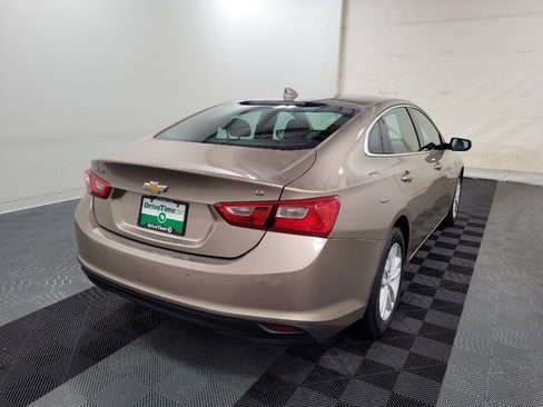 Used 2018 Chevrolet Malibu LT w/ Driver Confidence Package FWD image 9