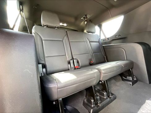 Used 2022 Chevrolet Suburban LT w/ Luxury Package image 27