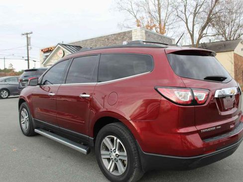 Used 2017 Chevrolet Traverse LT image 10