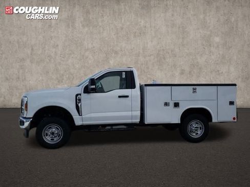 New 2026 Ford F250 XL w/ XL Chrome Package image 5