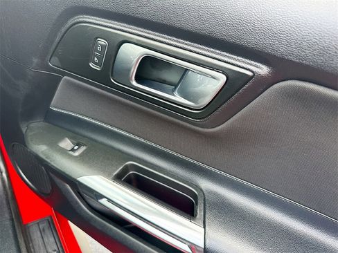 Used 2019 Ford Mustang Convertible image 34