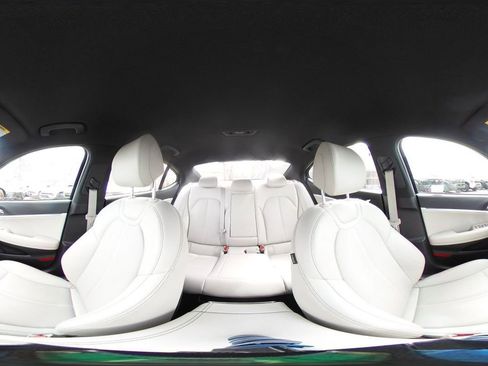 Used 2025 Genesis G70 2.5T image 45