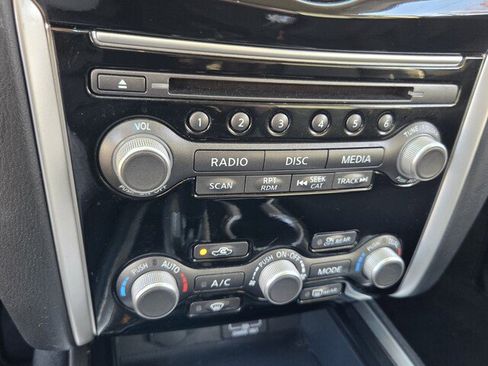 Used 2018 Nissan Pathfinder S image 15