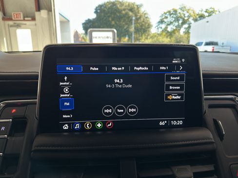 Used 2021 Chevrolet Suburban LT image 22