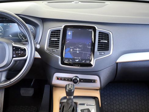 Used 2018 Volvo XC90 T5 Momentum w/ Convenience Package AWD/4WD image 17