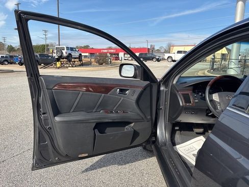 Used 2010 Toyota Avalon Limited image 10