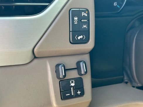 Used 2017 GMC Yukon SLT w/ Premium Edition image 33