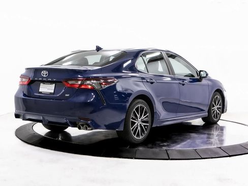 Used 2023 Toyota Camry SE image 7