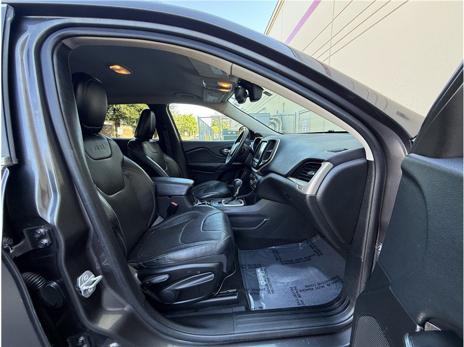 Used 2015 Jeep Cherokee Limited w/ Luxury Group FWD image 11