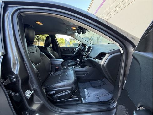 Used 2015 Jeep Cherokee Limited w/ Luxury Group FWD image 11