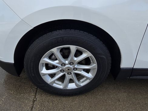 Used 2018 Chevrolet Equinox LT w/ Sun & Infotainment Package image 9