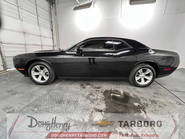 Used 2016 Dodge Challenger SXT RWD image 6