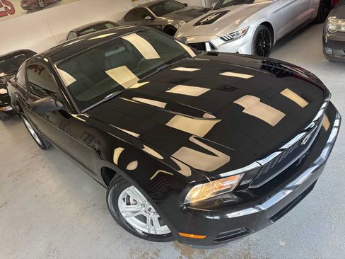 Used 2010 Ford Mustang Coupe RWD image 8