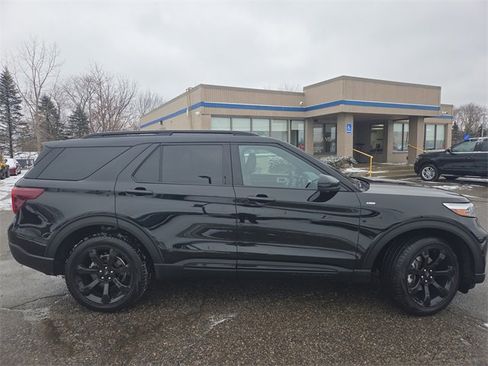 Certified 2023 Ford Explorer ST-Line w/ Class IV Trailer Tow Package image 18