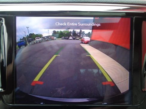 Used 2019 Chrysler Pacifica Limited image 11