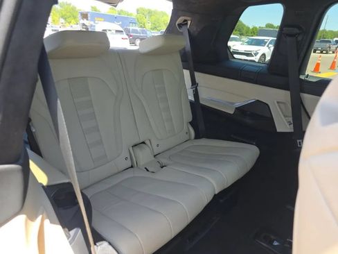 Used 2021 BMW X7 xDrive40i w/ M Sport Package AWD/4WD image 10