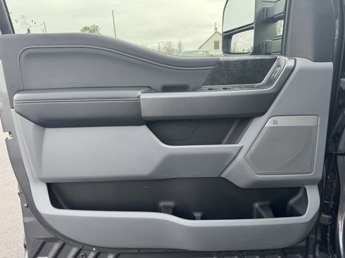 Used 2025 Ford F250 XLT w/ Black Appearance Package image 2