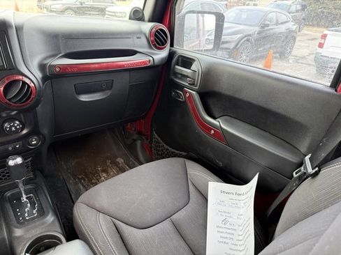 Used 2013 Jeep Wrangler Unlimited Sahara image 13